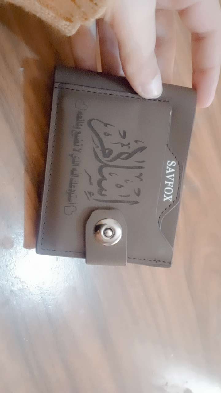 محفظه جلد بالاسم ومتاح تغيير الاسم واللون
