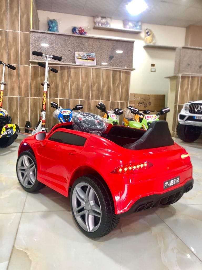 السياره المرسيدس C200