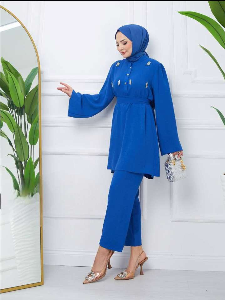 طقم نسائي