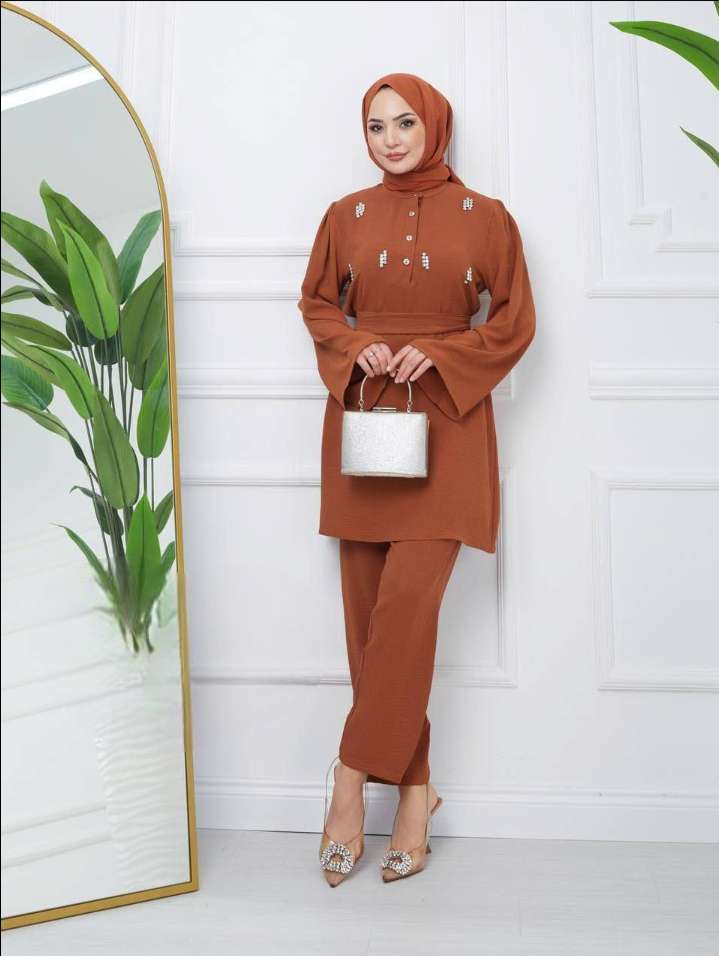 طقم نسائي