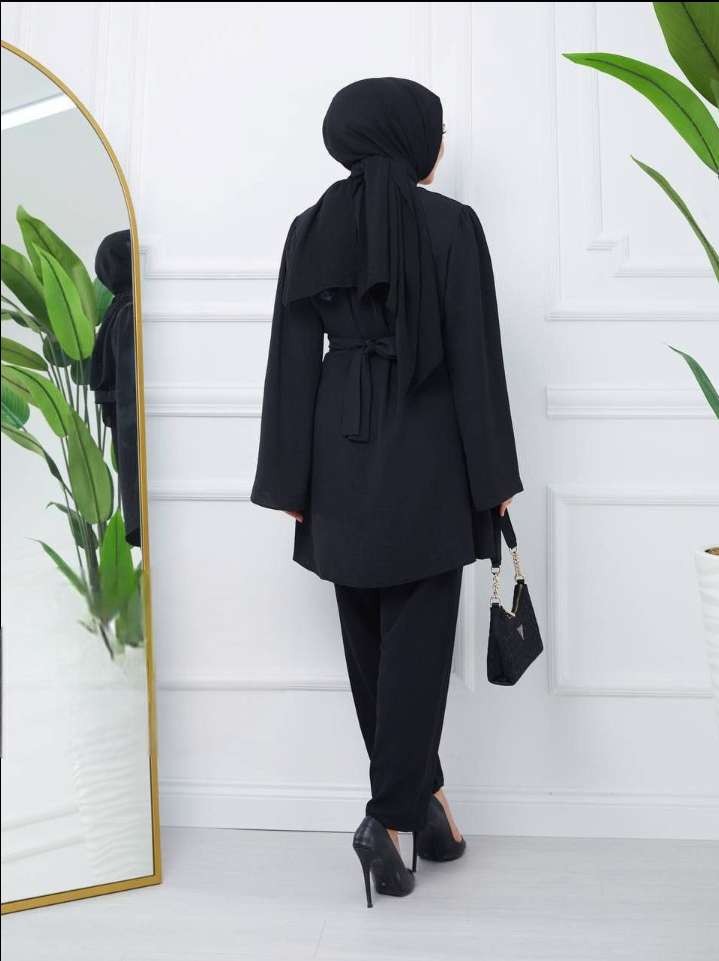 طقم نسائي