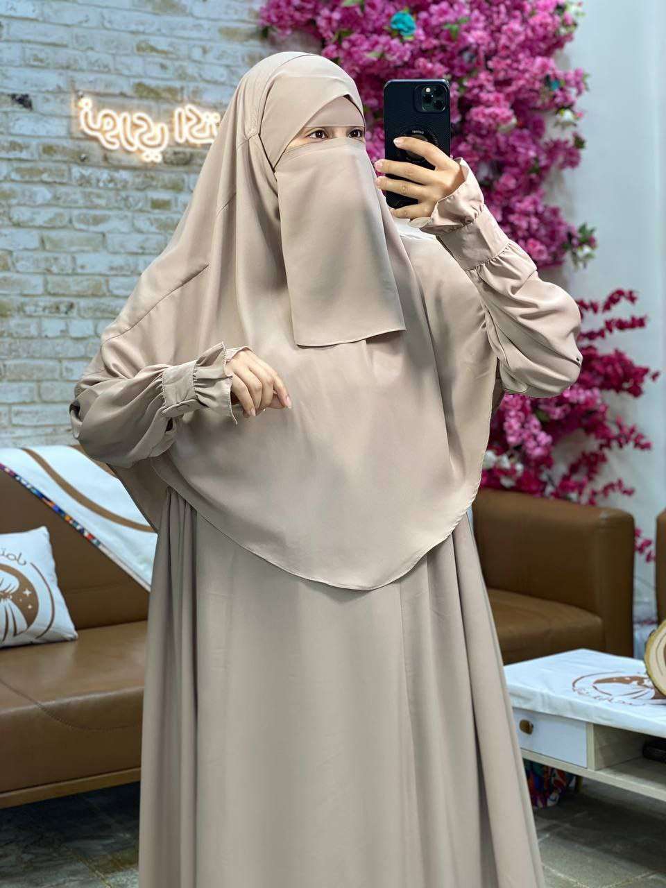 خمار فرنسي بالنقاب