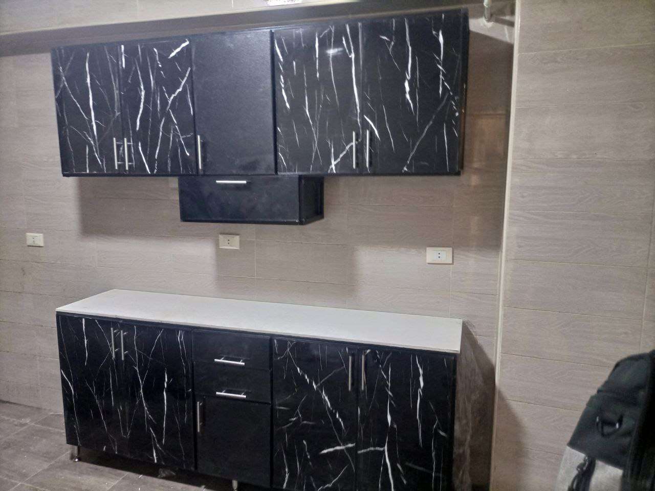 مطبخ الوميتال كلادينج مقاس 2 متر بالرخامة