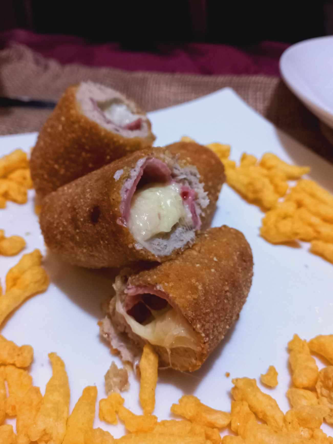 كوردون بلو محشي جيبنه شيدر موتزريلا وتركي مدخن