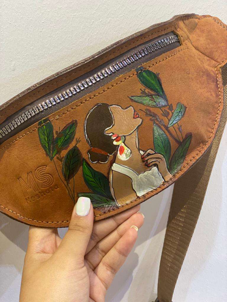 شنطة جلد طبيعي بول اب برسومات مميزة