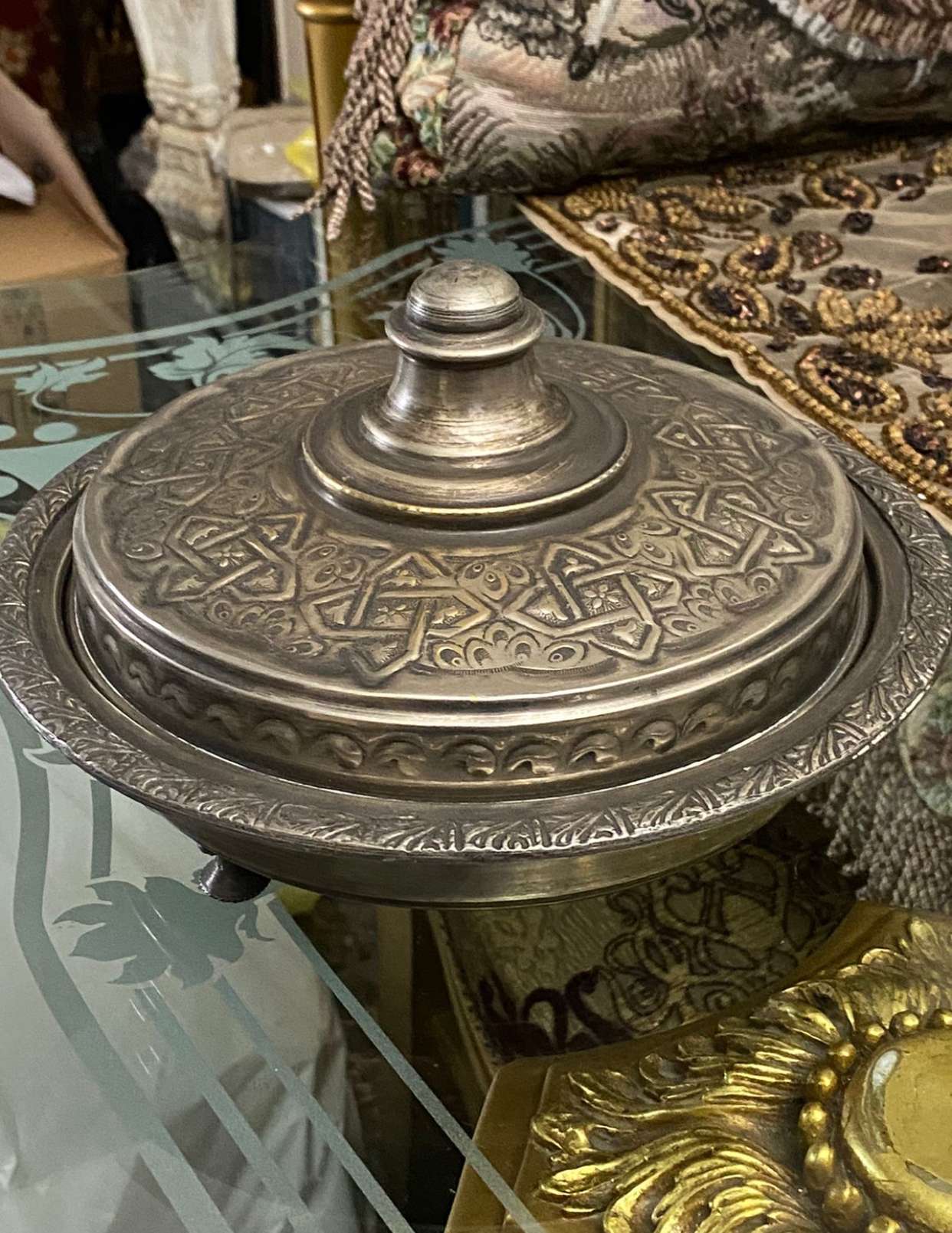 تورين بالغطاء نحاس مغربي مختوم   قطر 23 وارتفاع 15 سم