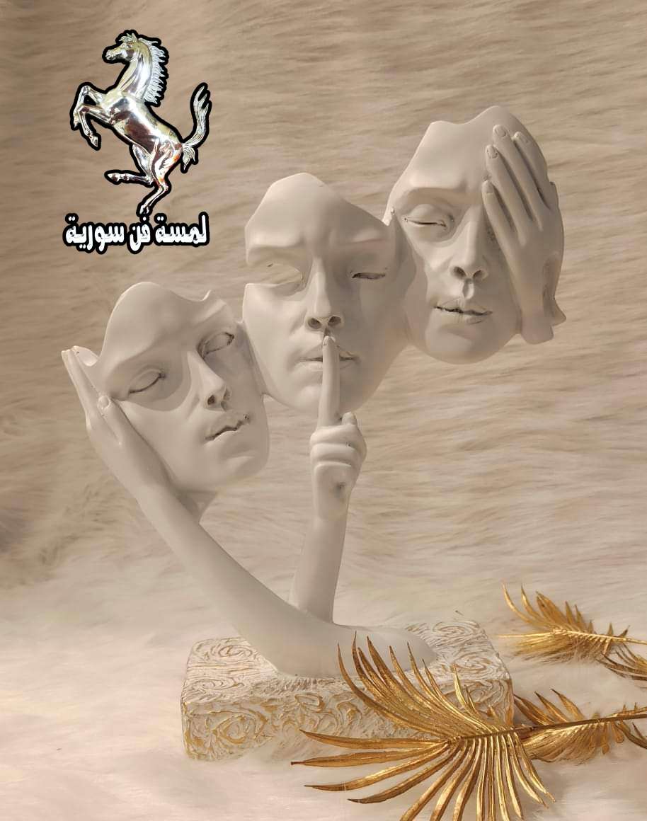 وجه تعبيري ثلاثي كبير