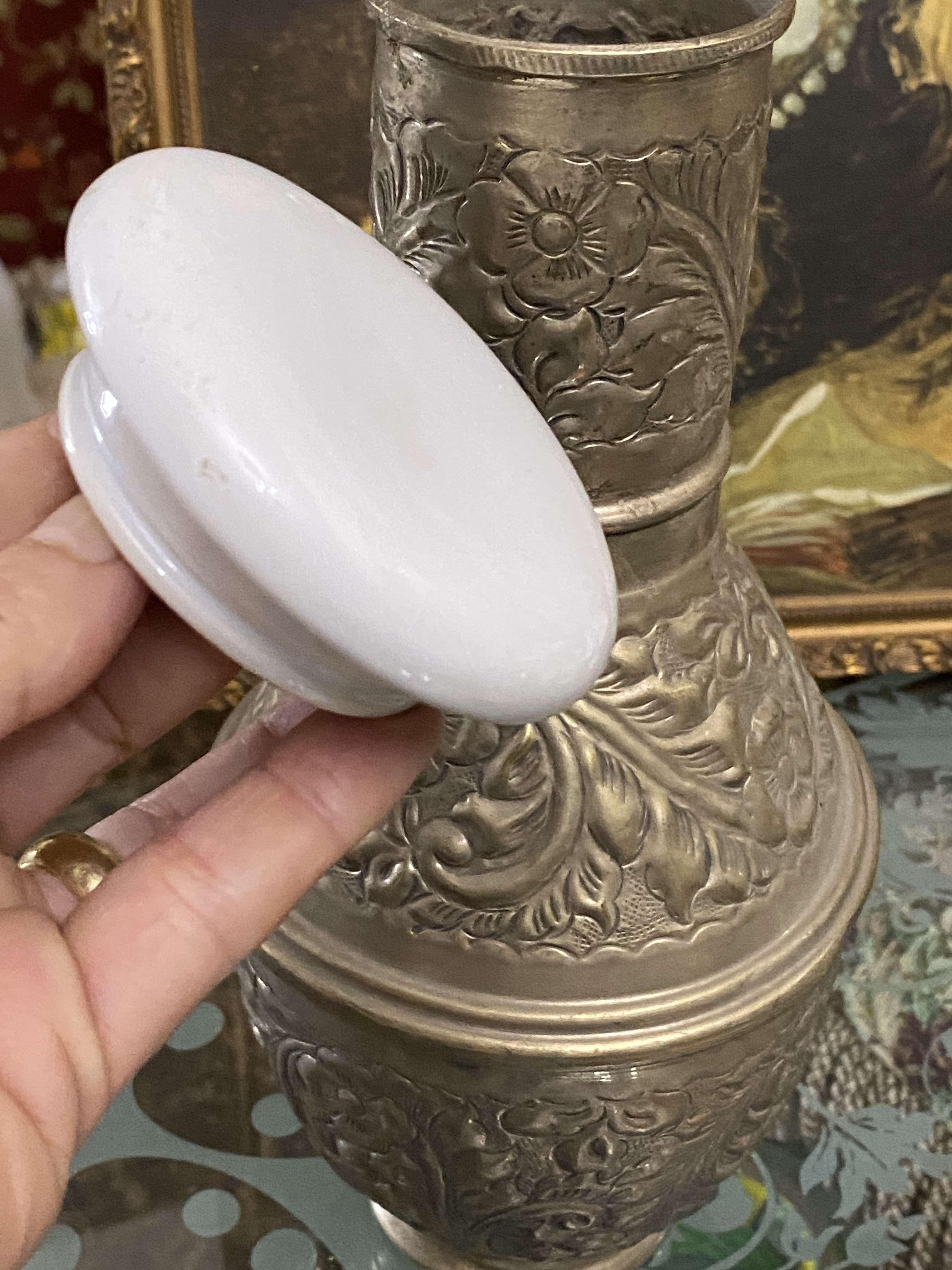 قله او كراف نحاس شغل روبسية وغطاه بورسلان