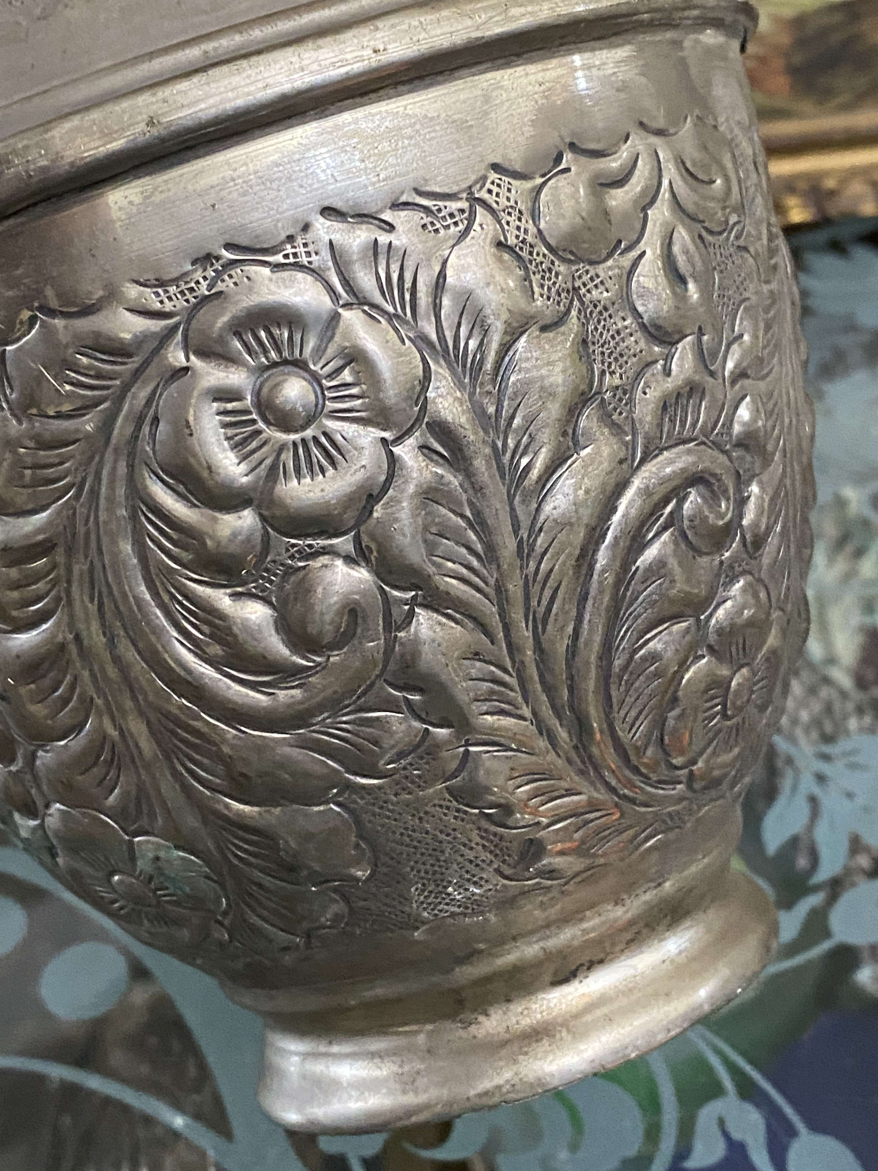 قله او كراف نحاس شغل روبسية وغطاه بورسلان