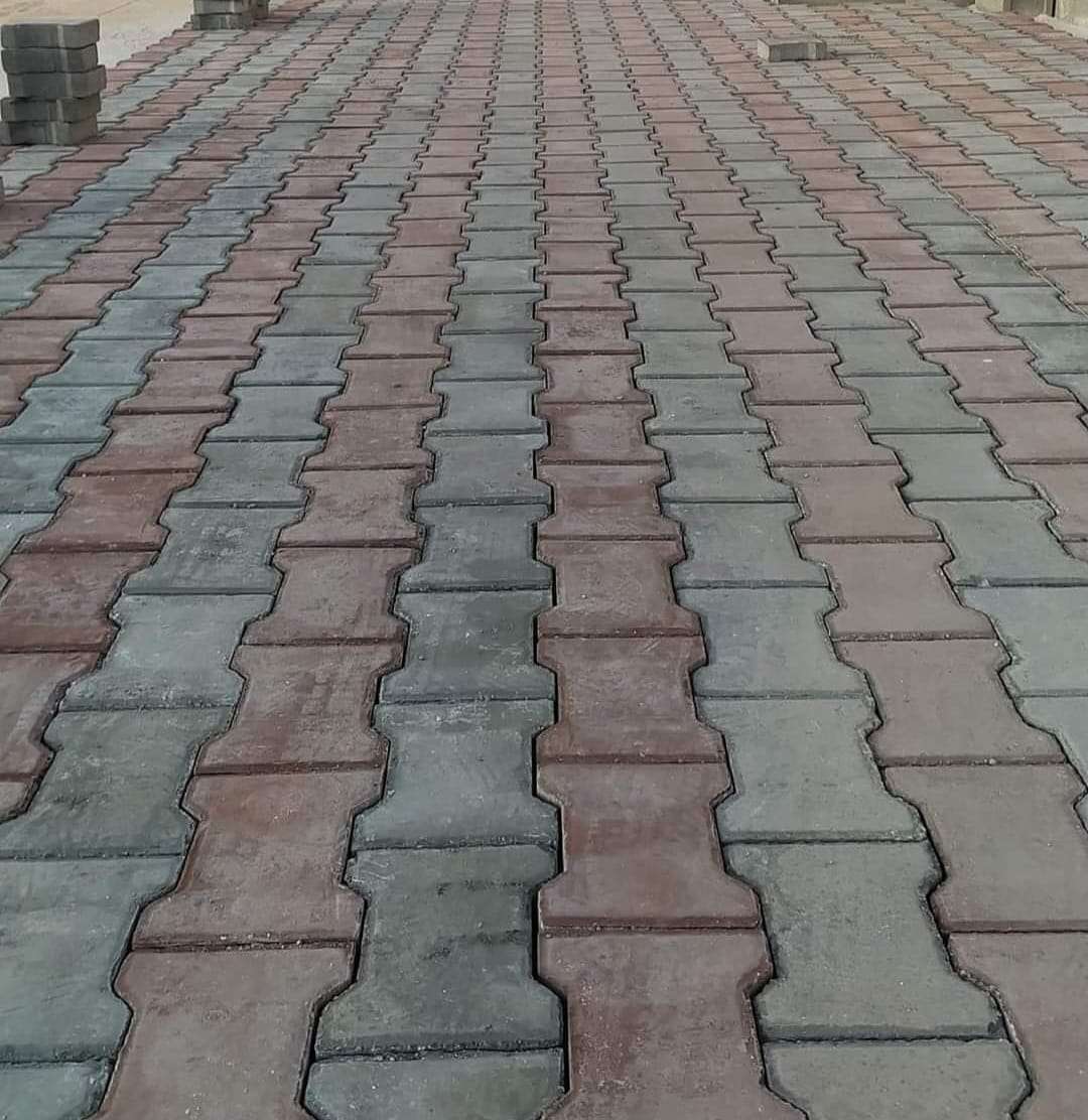 بلاط الأنترلوك خشن حرف I او H.   احمر