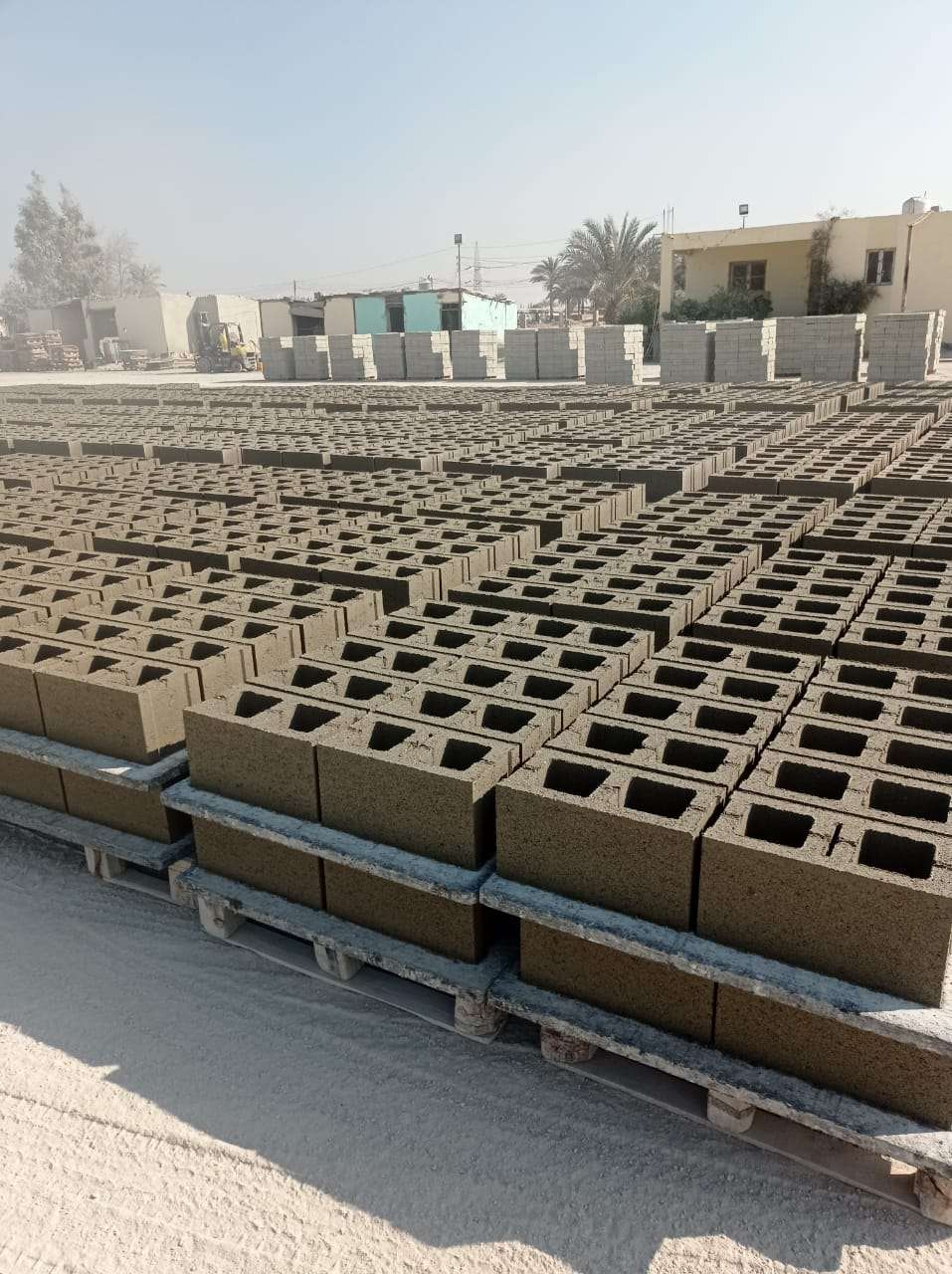 الطوب   الاسمنتية البلوك.
