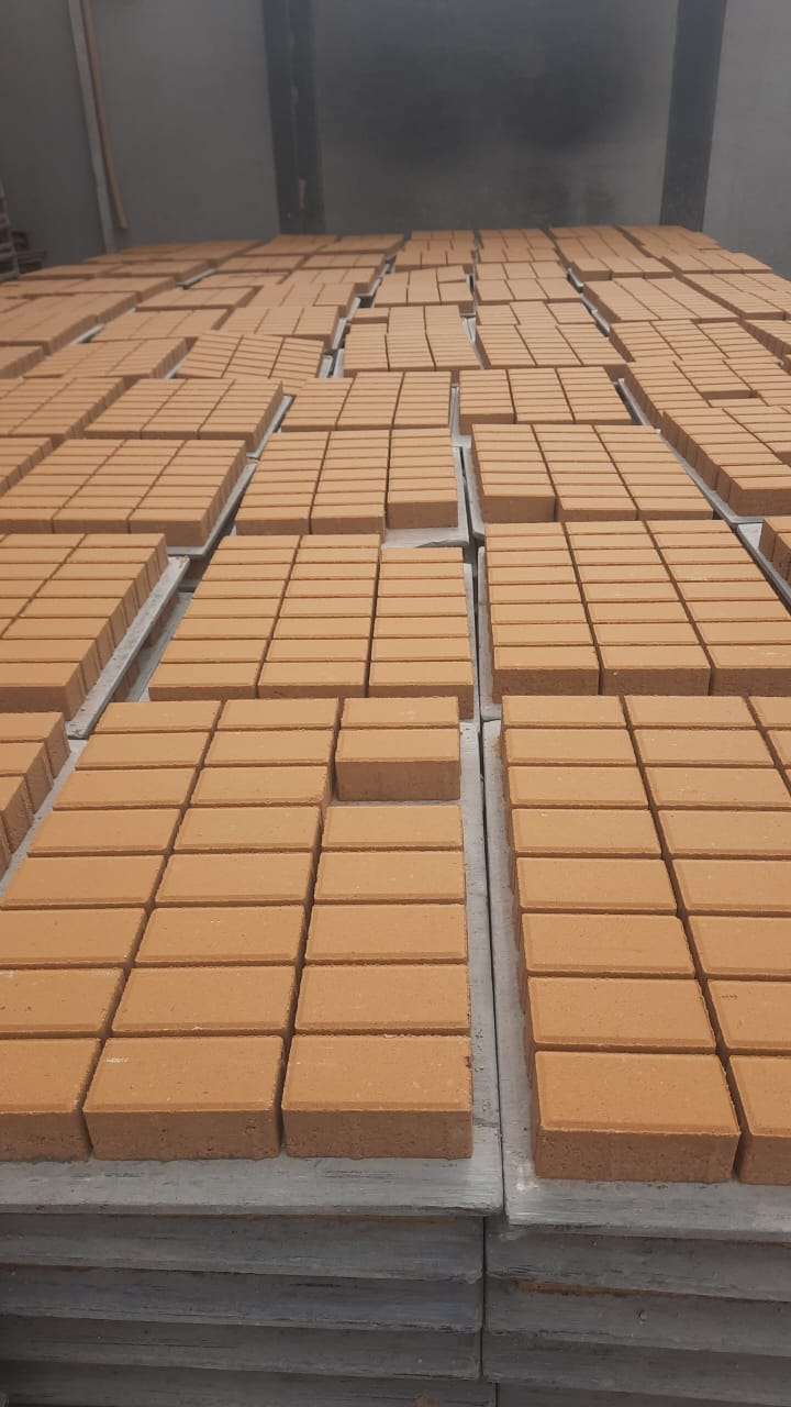 بلاط الأنترلوك باركيه خشن ١٠×٢٠ اصفر