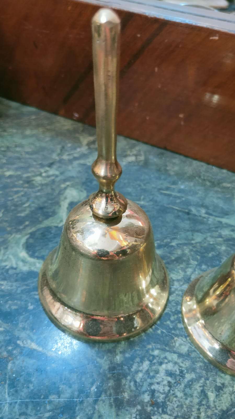 ٣ اجراس نحاس انتيك السعر ٤٢٥ جنيه