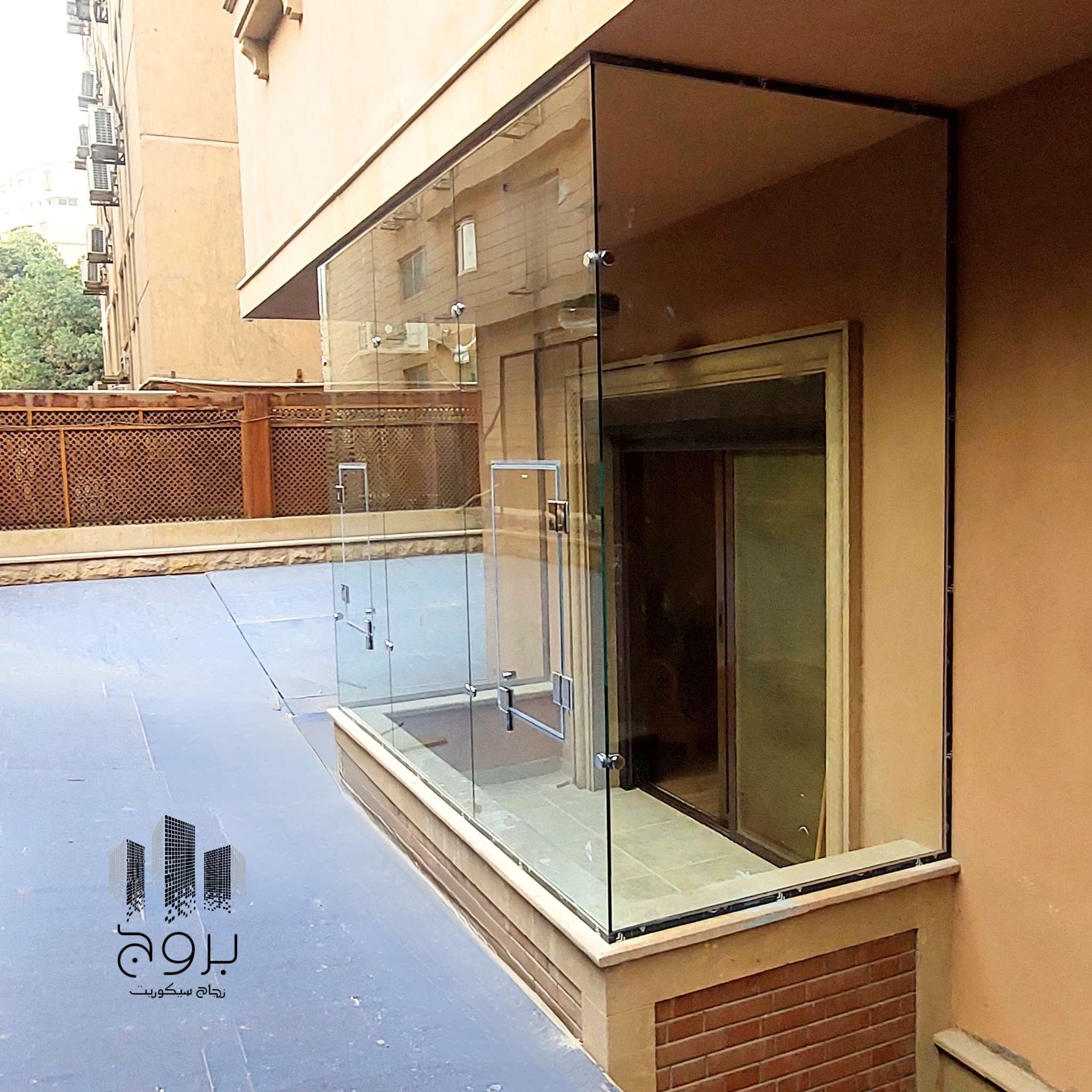 زجاج سيكوريت