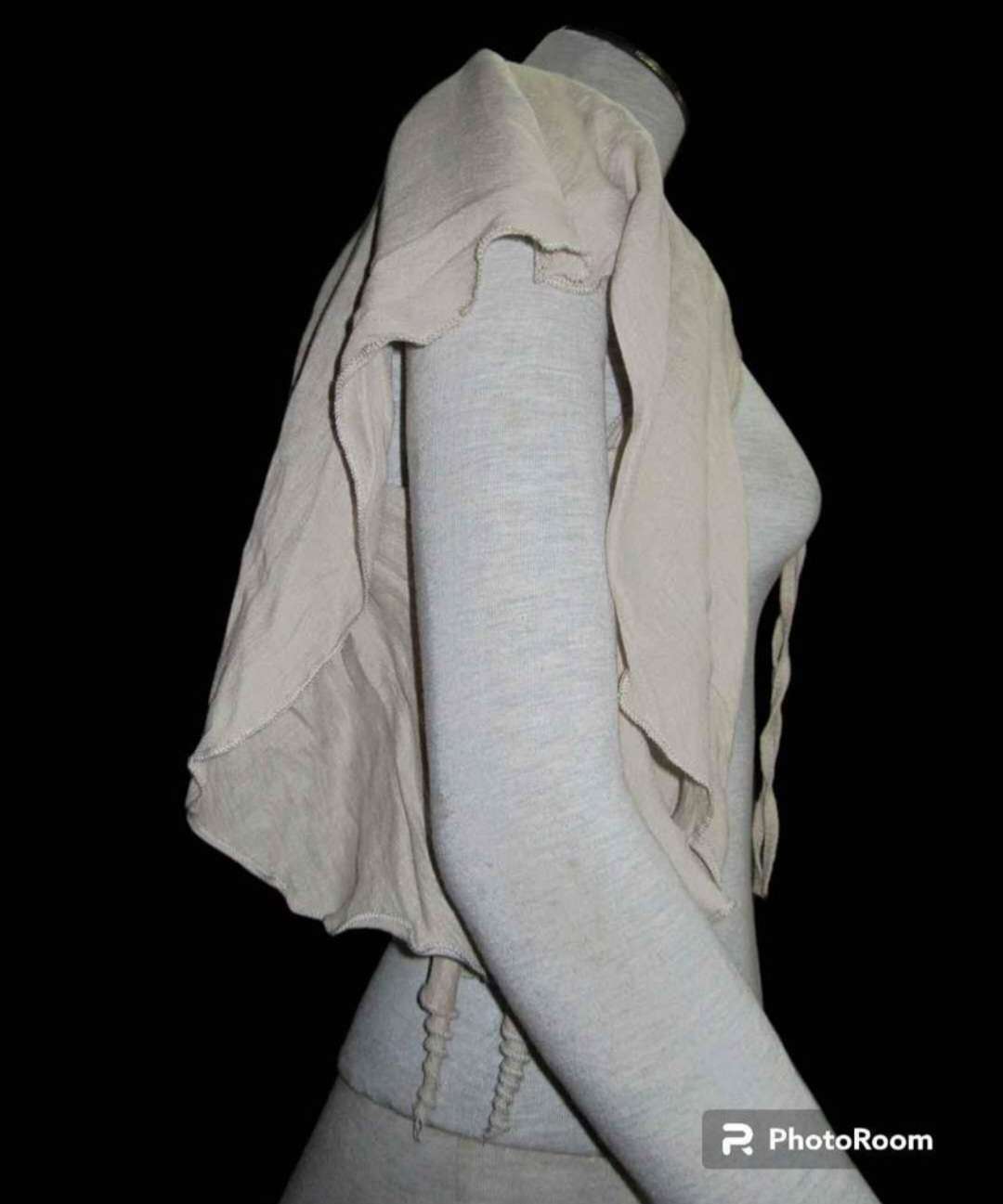 بلوروه شكل فراشه كتان اللون بيج