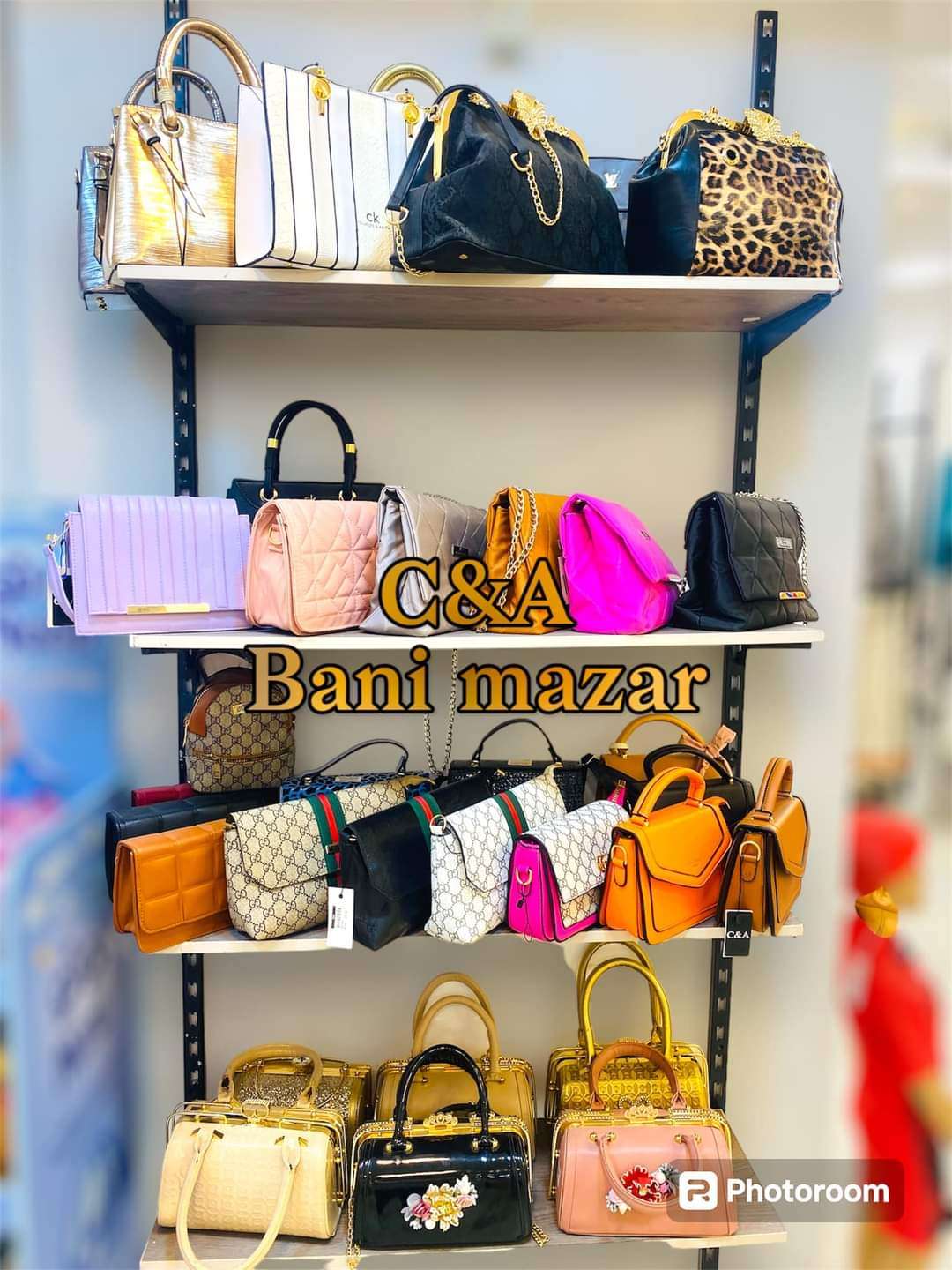 ملابس واكسسوارات