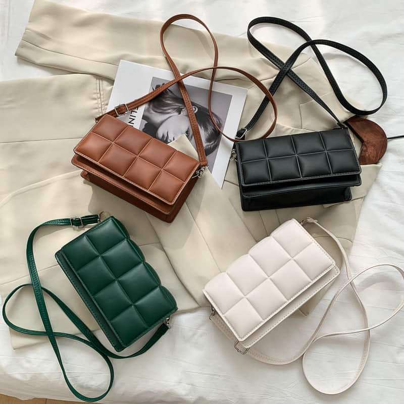 ملابس واكسسوارات