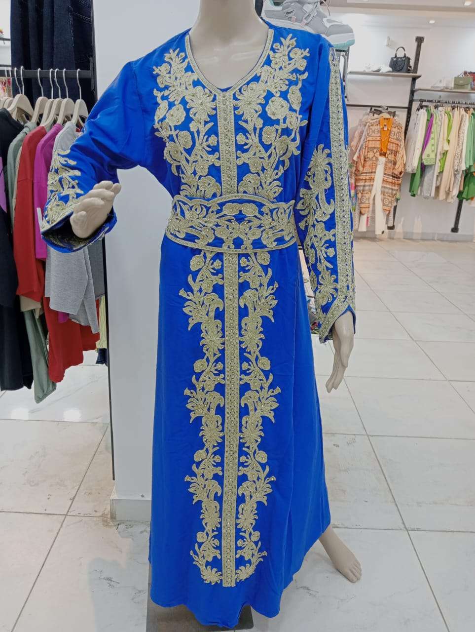 ملابس واكسسوارات