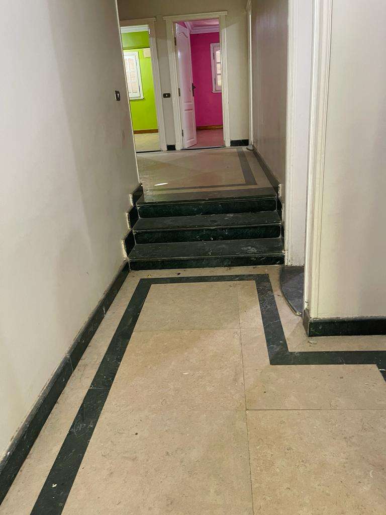 شقه فى شارع توفيق دياب متفرع من حسنين هيكل