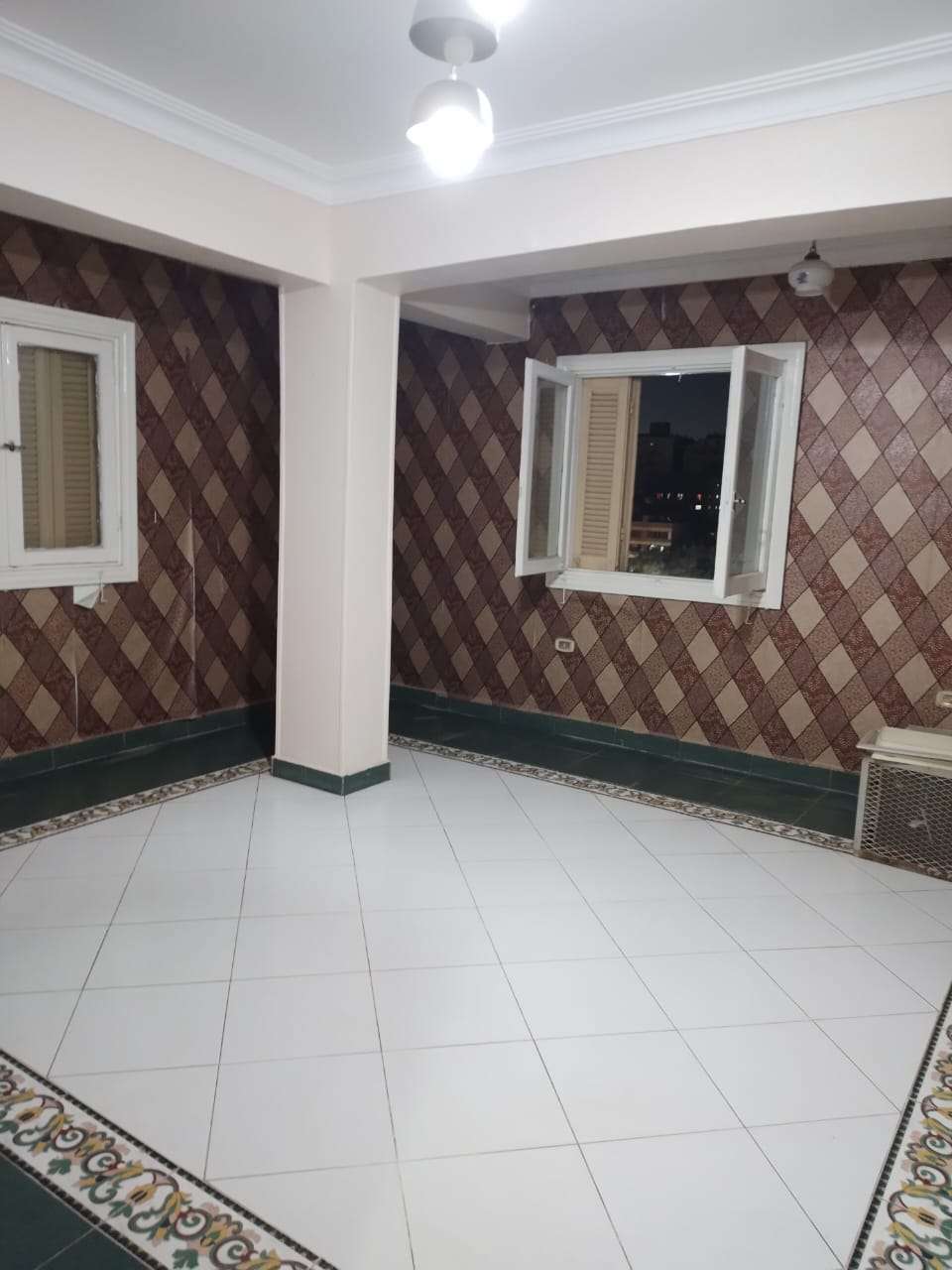 دوبلكس 282 سابع و8 اخير بعزل أواخر الثمانينات المنطقه الثامنه 6 غرف