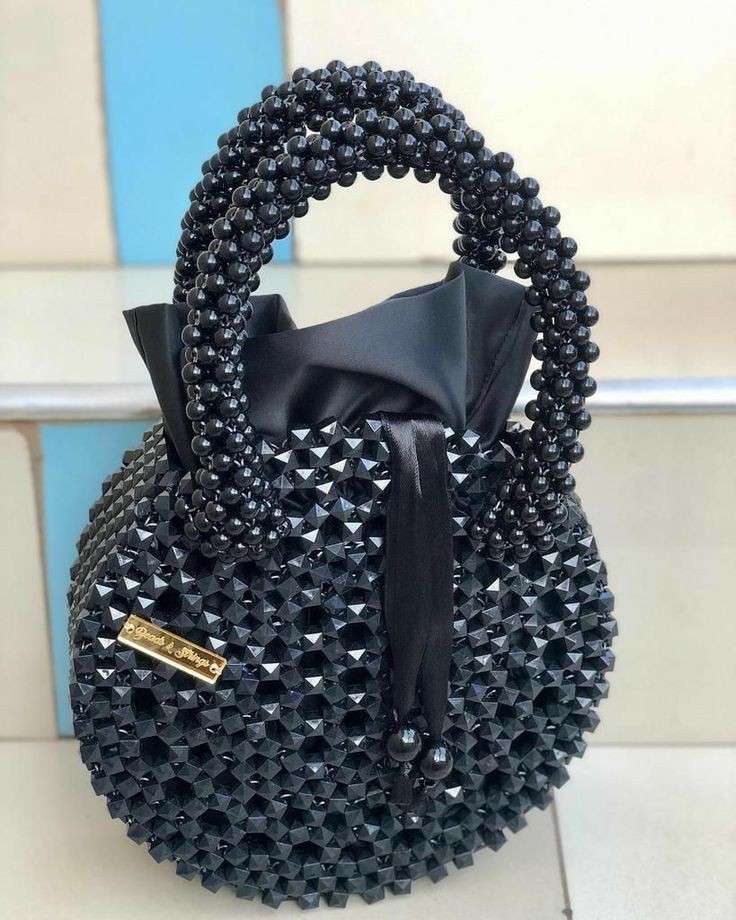 شنطة كريستال اسود 🖤