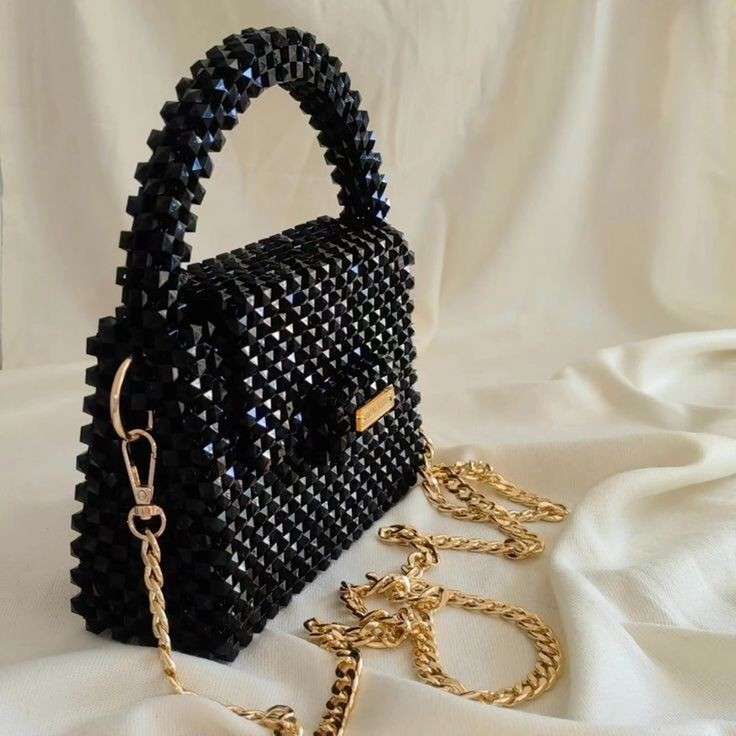 شنطة كريستال اسود 🖤