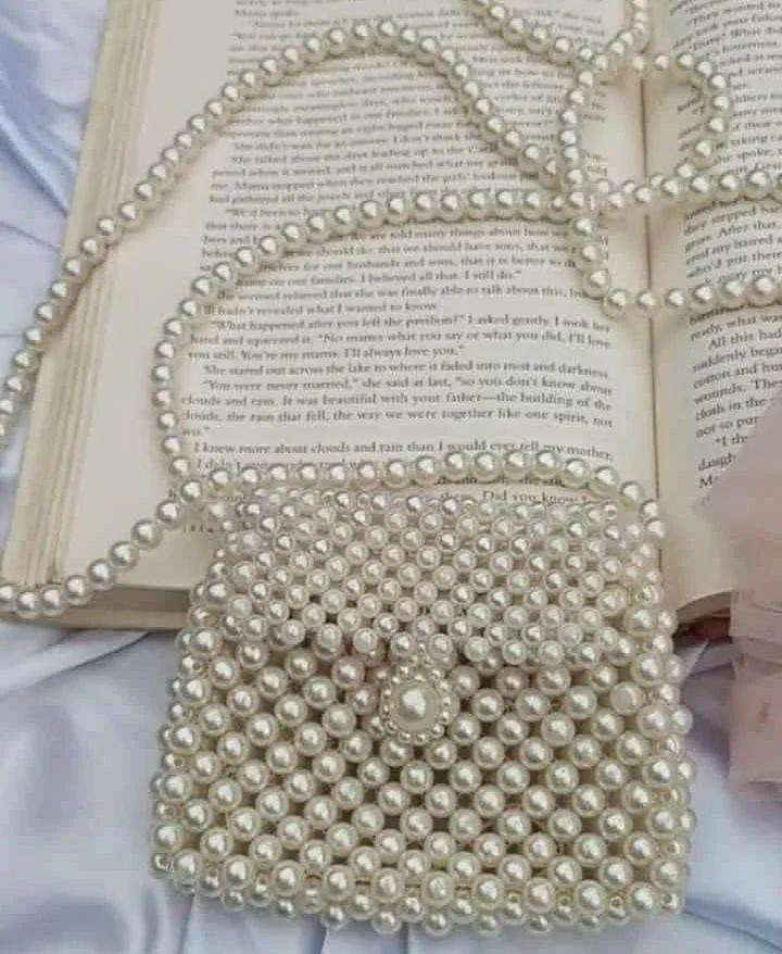 شنطة لولى أبيض