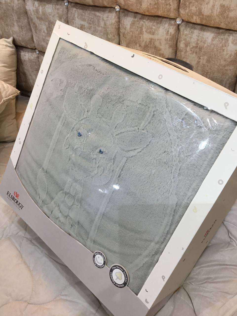 بطانية فرو هاند ميد كازا السروجي 
الوزن 8 كيلو

4 قطع اطفال
2 بطاني