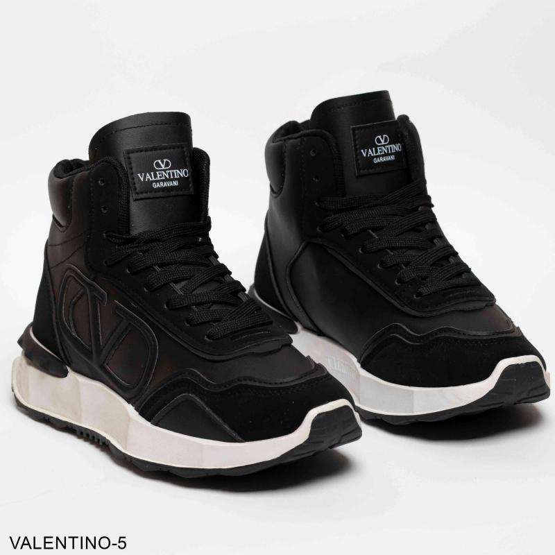 كوتش Valentino