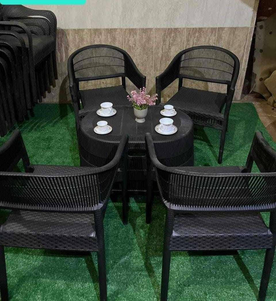 تربيزة و٤ كراسي لون اسود