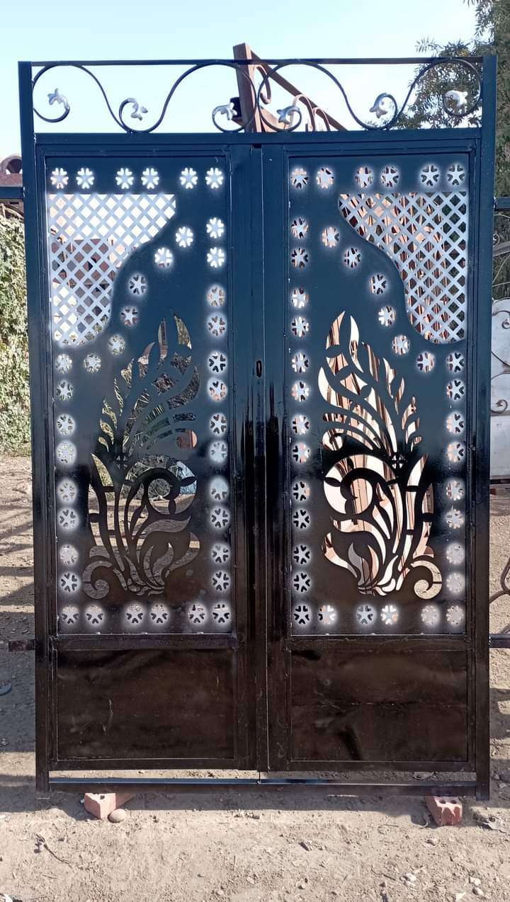 باب ليذر مدخل ڤيلا او عمارة او فندق