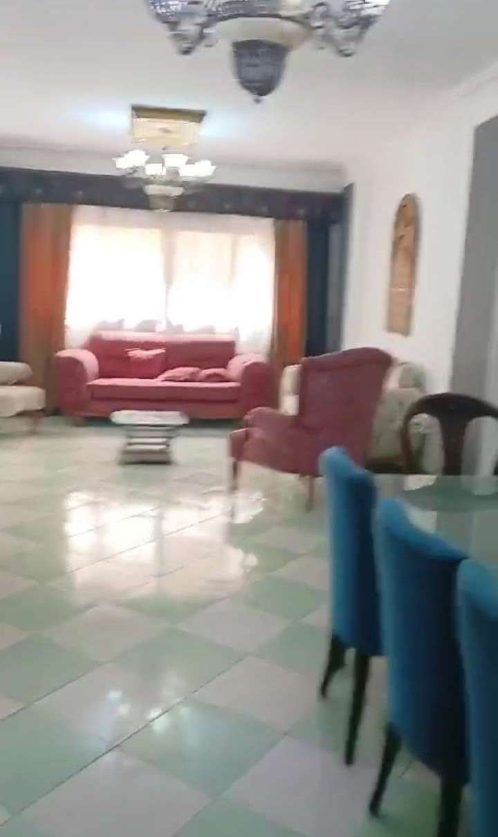 شقه لقطه للبيع مدينه نصر  امام كنيسه العذراء 220