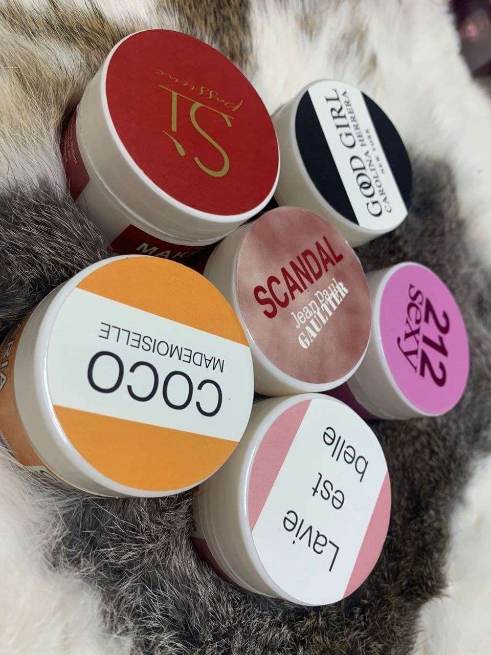 شنطه مخمريه sola  العالمية الشنطه فيها 6 روائح العطور العالميه