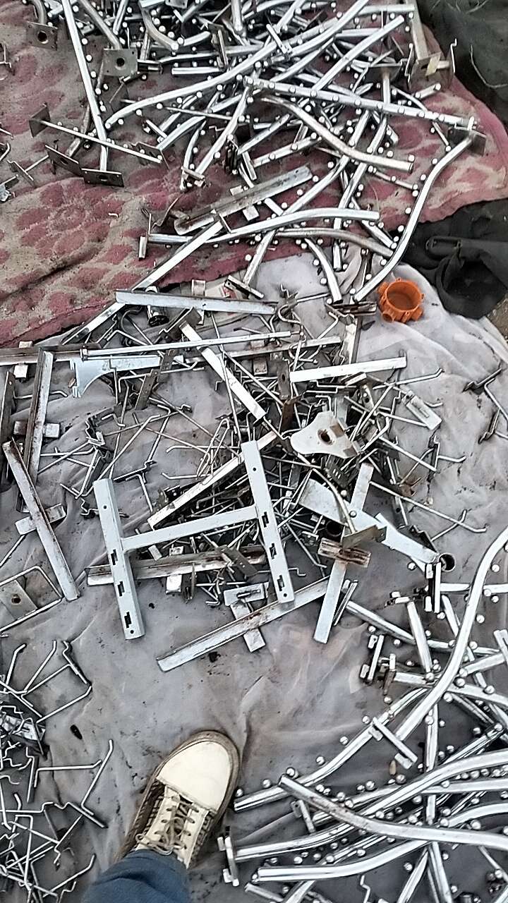 كوابيل وحوامل لجميع الاغراض ومتاح استاندات بضايع المكان الزقازيق