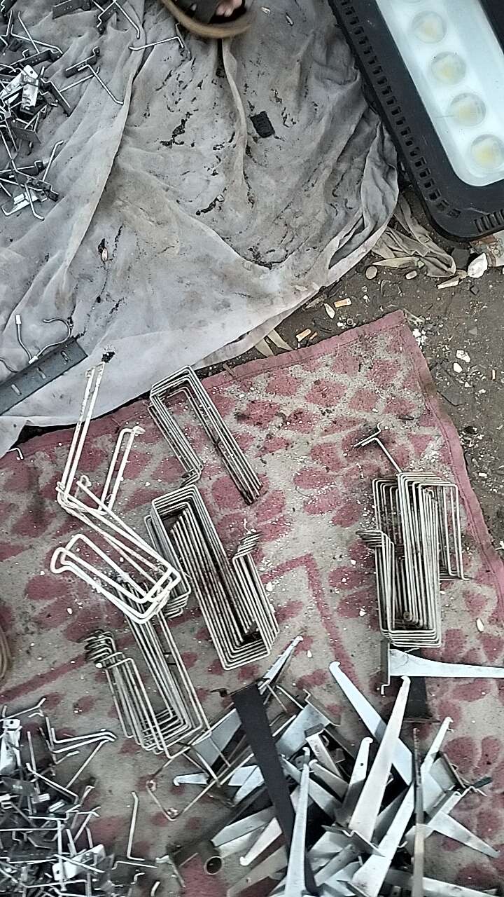 كوابيل وحوامل لجميع الاغراض ومتاح استاندات بضايع المكان الزقازيق