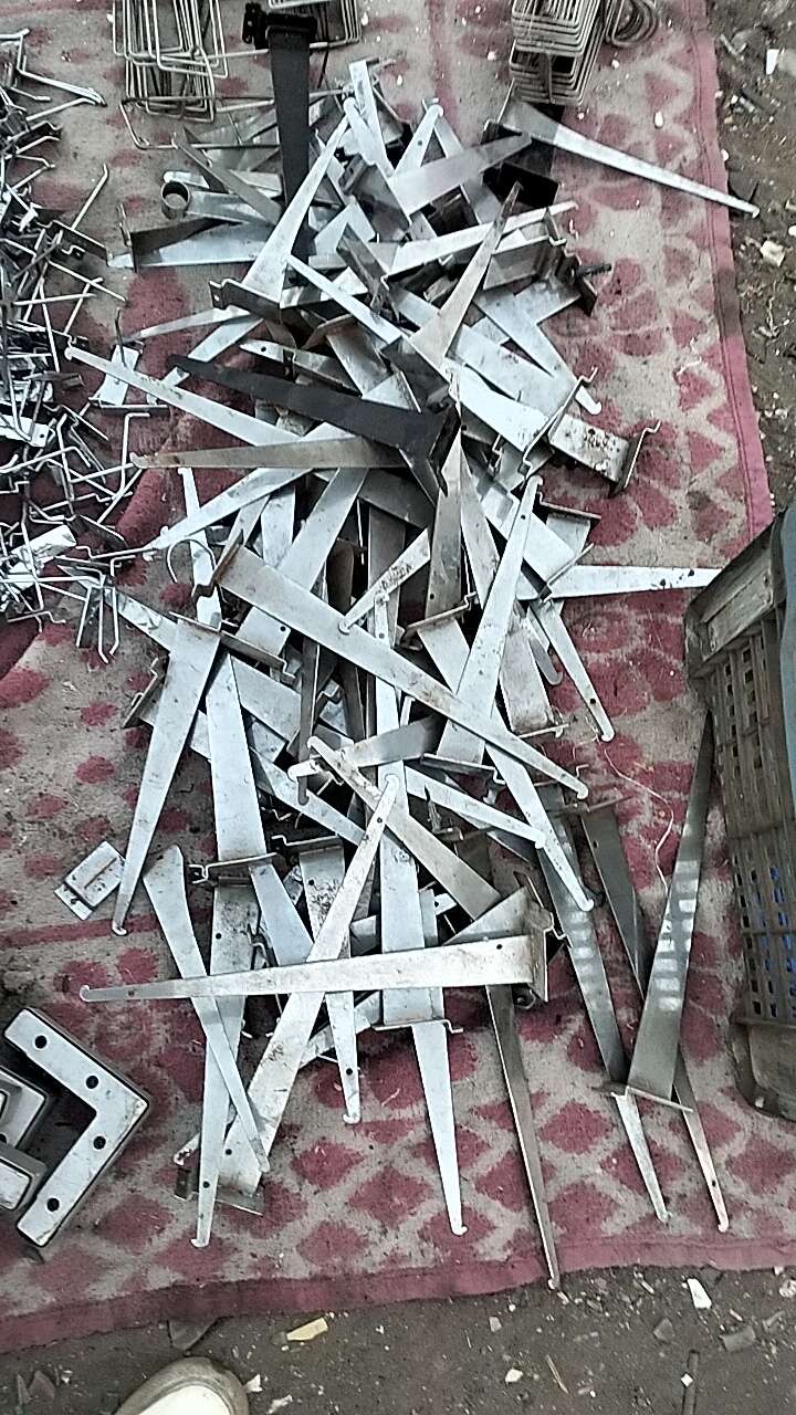 كوابيل وحوامل لجميع الاغراض ومتاح استاندات بضايع المكان الزقازيق