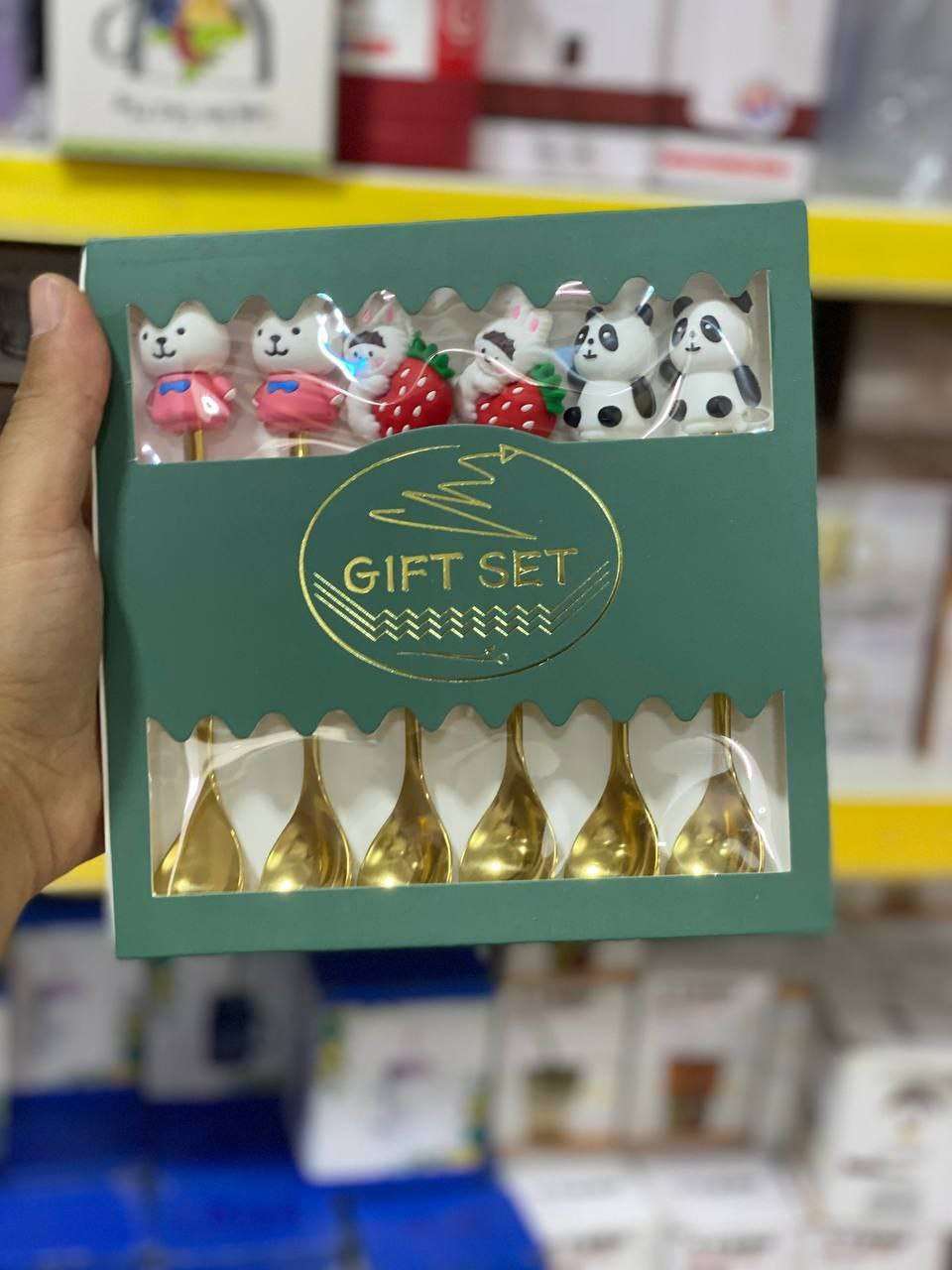 طقم معالق بأشكال مختلفة