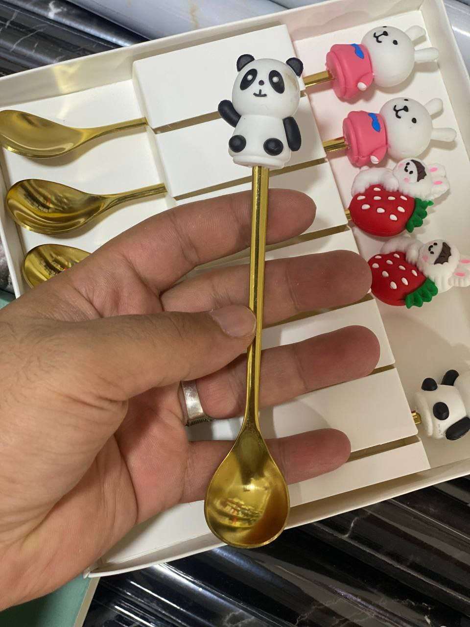طقم معالق بأشكال مختلفة