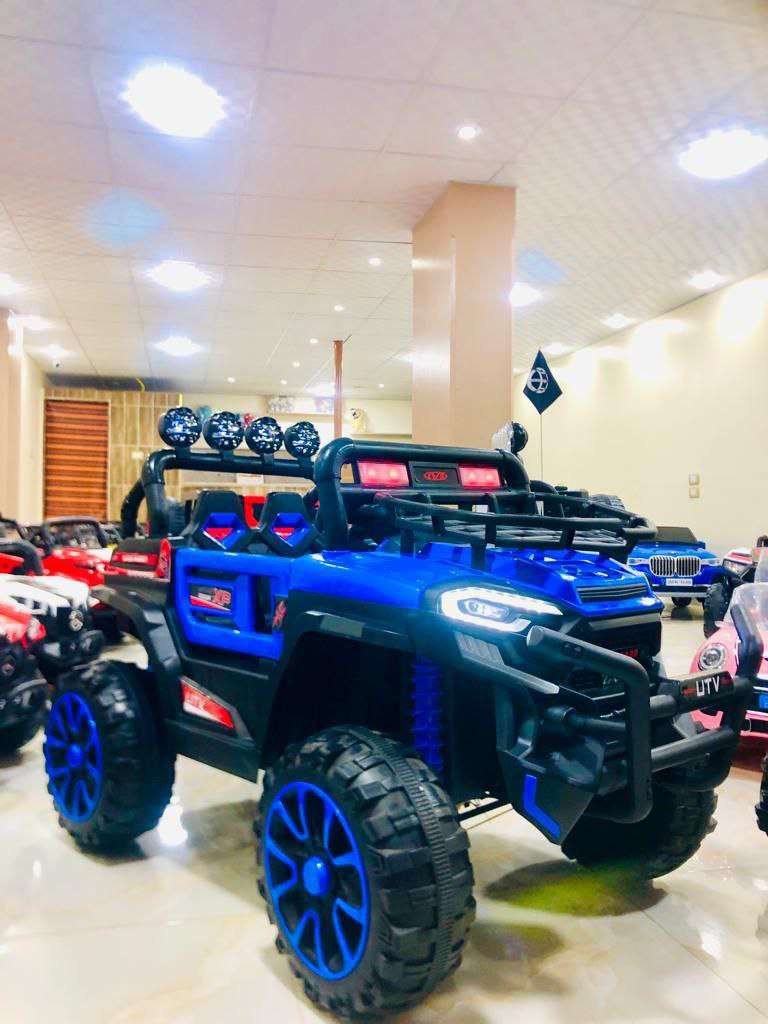 السياره الجيب السفاري الكبيييير هسيارة تحمل طفلين صغيرين أو طفل
