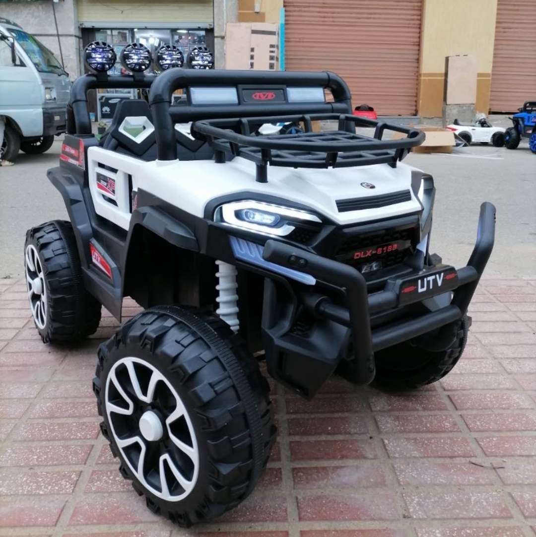 السياره الجيب السفاري الكبيييير هسيارة تحمل طفلين صغيرين أو طفل