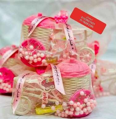 لعبه علي شكل توكتك جواه ملبس وشيكولاته