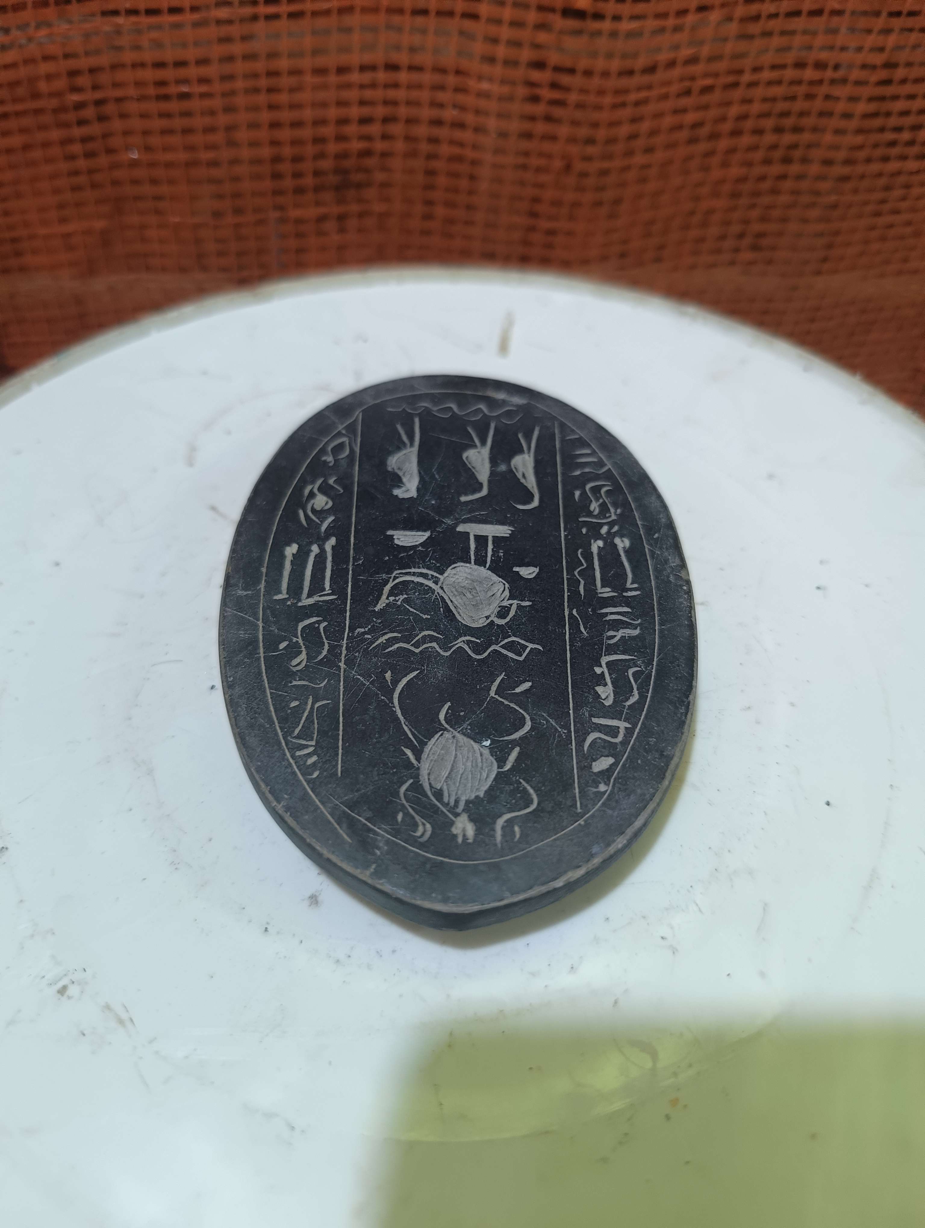 الجعران البازلت الأسود