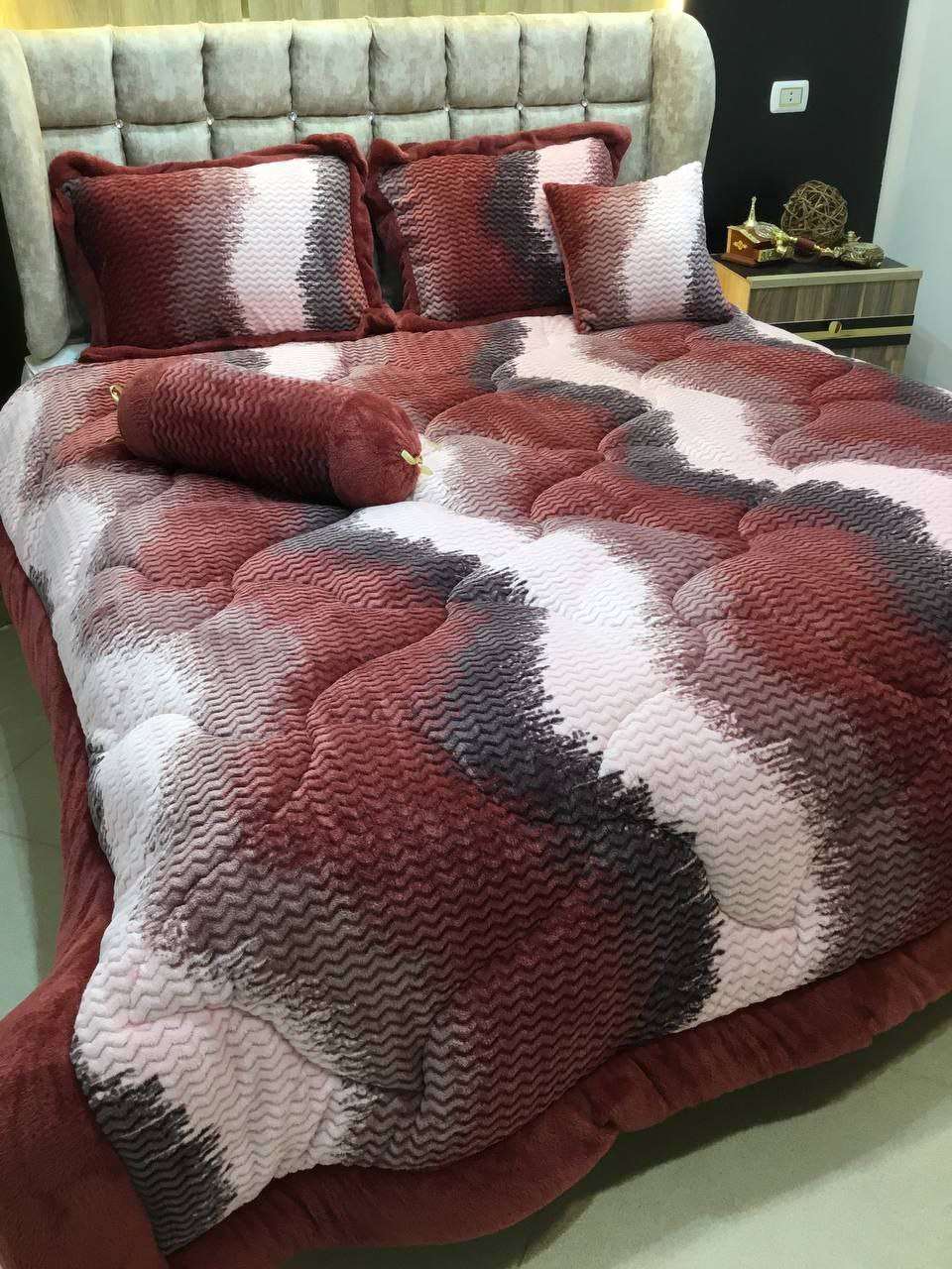 لحاف مايا تكس موديل MORA 3 قطع 1 لحاف 240*260 2 خداديه 80*60