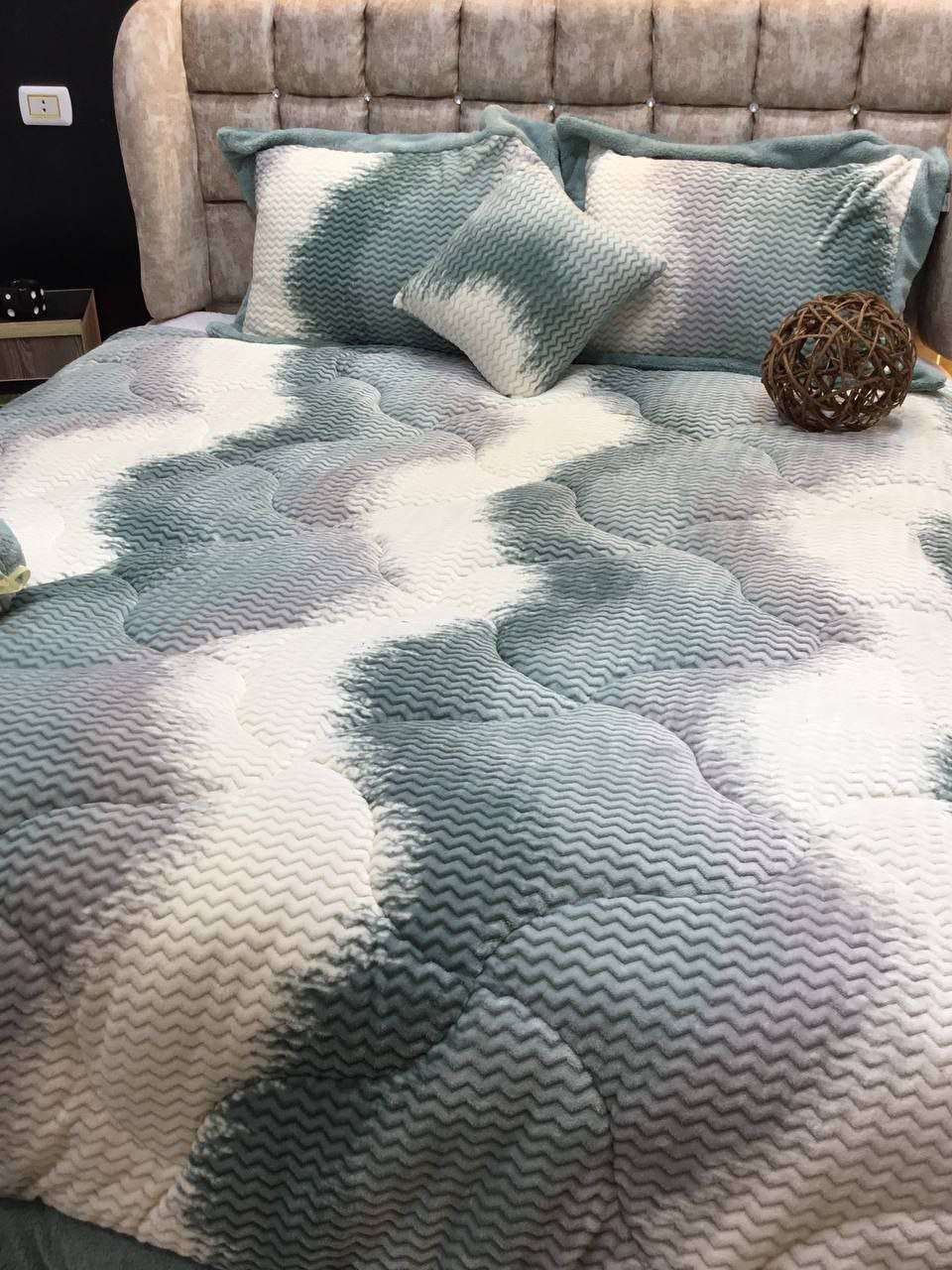 لحاف مايا تكس موديل MORA 3 قطع 1 لحاف 240*260 2 خداديه 80*60