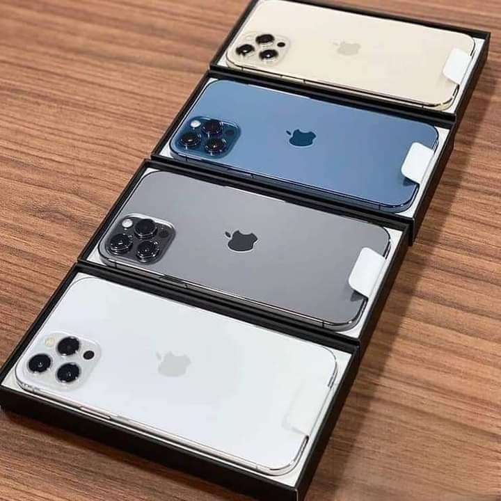ايفون بروماكس 15 وكمان معاه الضمان