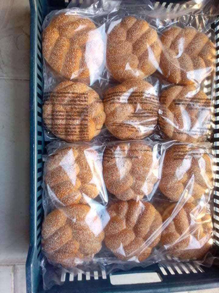 عيش بافلو  الافضل و بجدارة و فرق كبير بينة و بين عيش الكيزر العادي