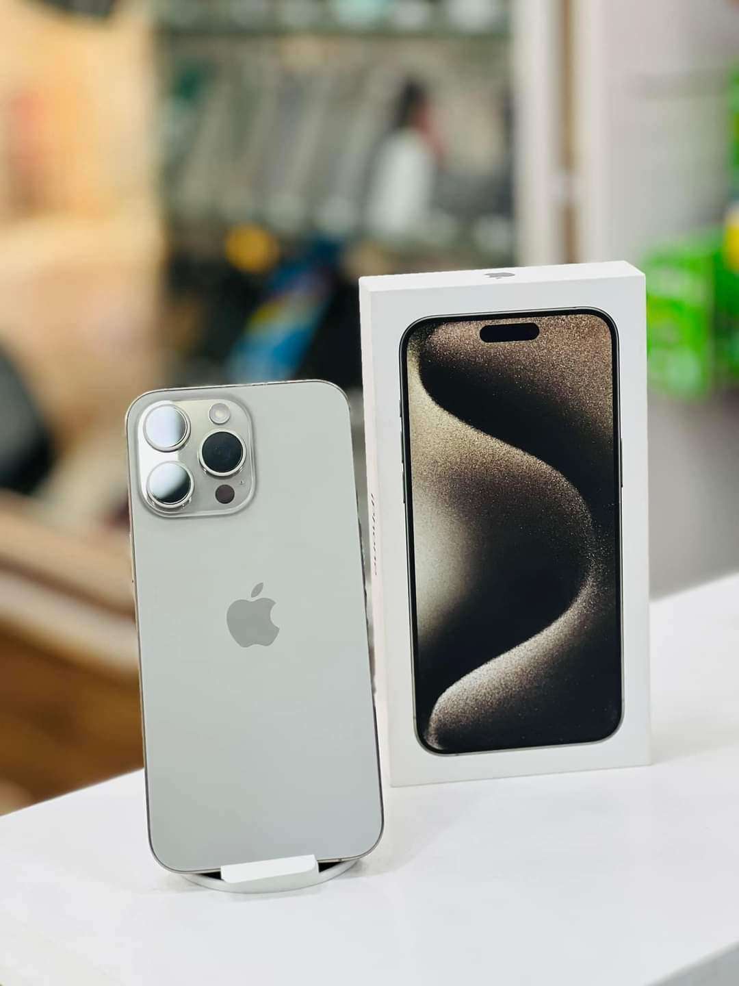 iphone 15  pro max*معانا مينفعش تحتار من عظمه الجهاز اكيد هتختار