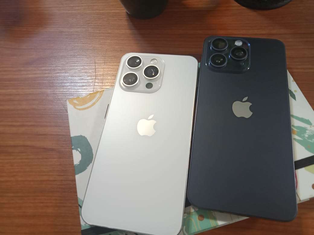 iphone 15  pro max*معانا مينفعش تحتار من عظمه الجهاز اكيد هتختار