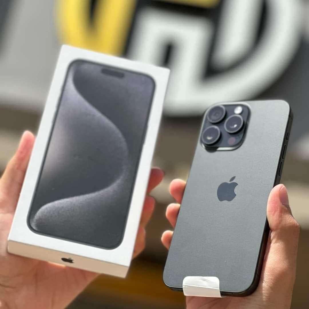 iphone 15  pro max*معانا مينفعش تحتار من عظمه الجهاز اكيد هتختار