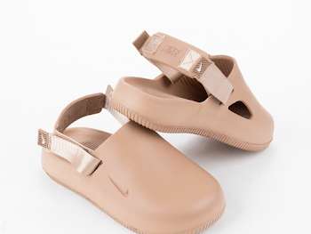 Nike Calm Mule ( مخزن 17 )  لينك الميديا